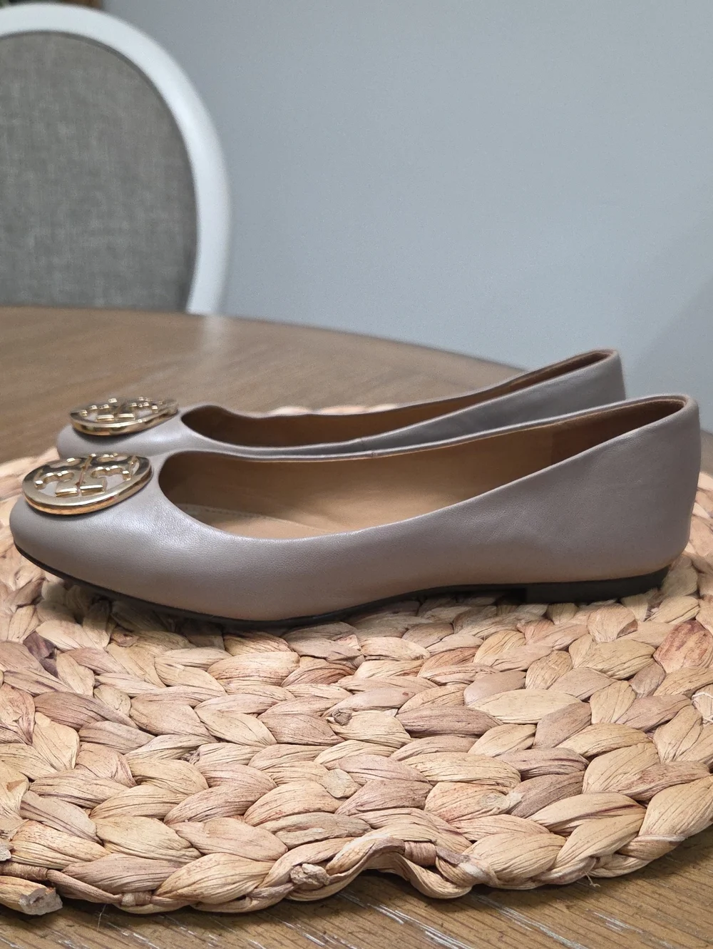 Tory Burch Benton 2 Leather Ballet Flats French Gray Gold Logo Size 6